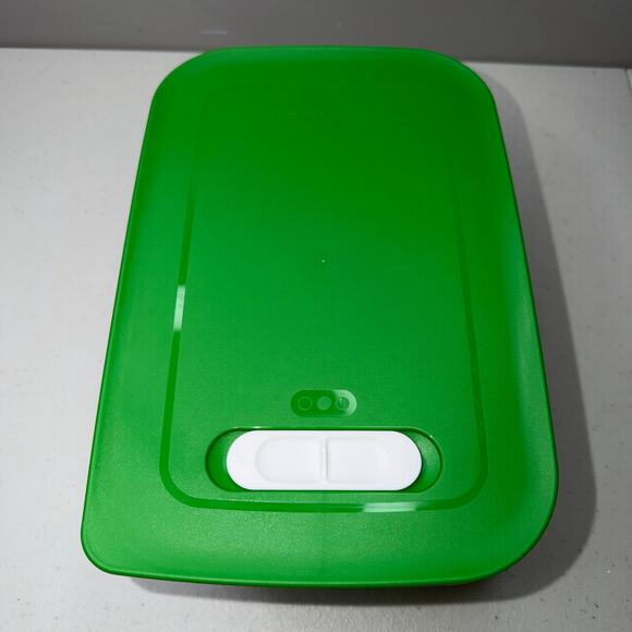 Tupperware Fridgesmart 4.4L Food Storage Vented Lid Produce Container - Picture 3 of 7